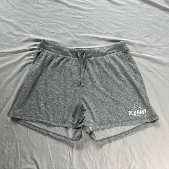 NWOT Old Navy Grey Logo-Graphic Sweat Shorts for Women, Extra Large, 2 pockets - Picture 4 of 9